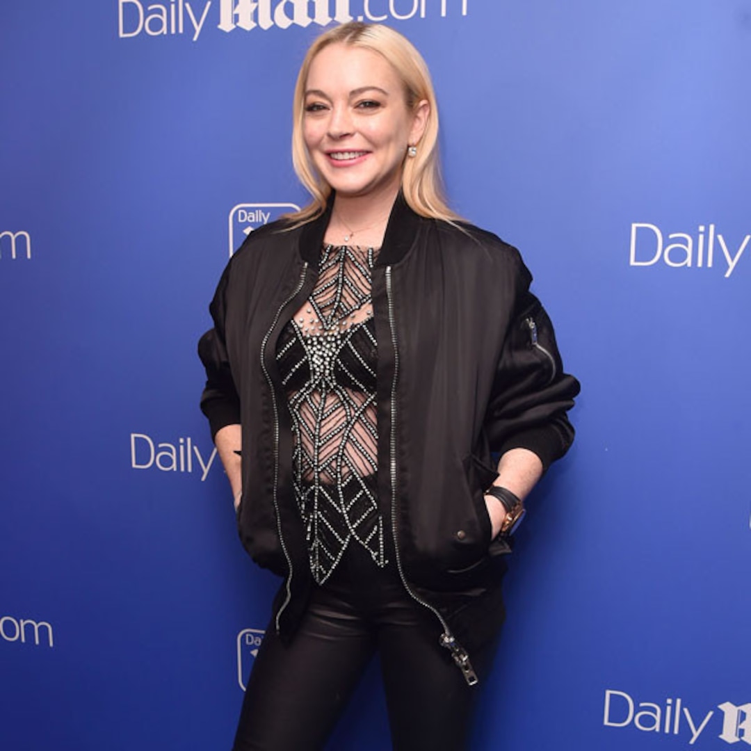 Lindsay Lohan Wishes Happy New Year 2018 in Video From Dubai - E! Online